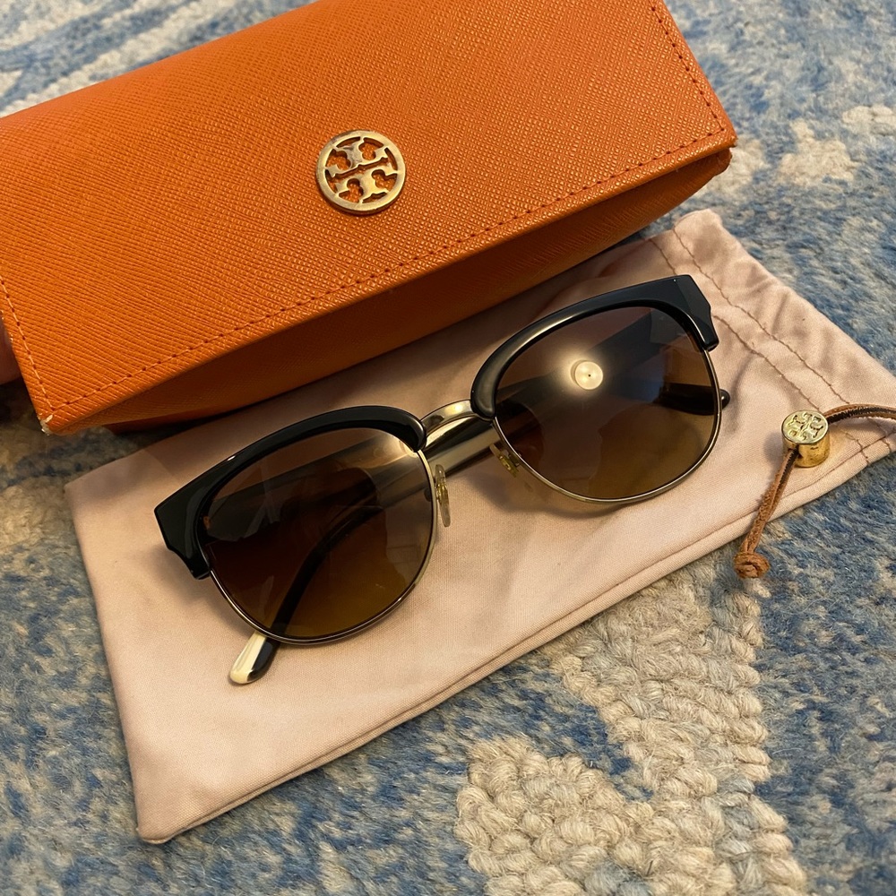 Tory Burch Sunglasses style TY9047. Pre-Owned in **excellent condition**